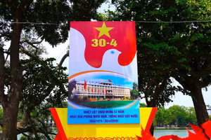 [Foto] Hanói celebra días festivos con pancartas y carteles