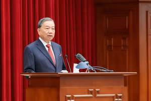 En representación del Comité Central del Partido Comunista de Vietnam (PCV), el secretario general del PCV, To Lam, firmó la promulgación del Reglamento No. 19-QĐ/TW sobre el trabajo político e ideológico en el Partido.