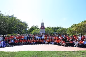 Vietnamitas en el extranjero estrechan vínculos con Truong Sa