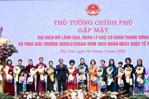 [Foto] Premier entrega Premio Kovalevskaia a mujeres vietnamitas destacadas