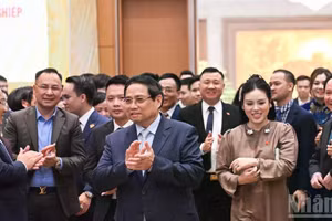 [Foto] Premier de Vietnam dirige conferencia “Las empresas contribuyen al crecimiento de dos dígitos"