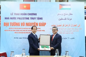 Efectúan acto de entrega póstuma de Orden del Estado de Palestina al general Vo Nguyen Giap