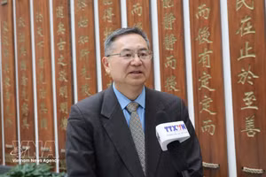 El profesor Cheng Hanping, director ejecutivo del Instituto de Estudios Regionales y Nacionales y director del Centro de Investigación de Vietnam de la Universidad Tecnológica de Zhejiang (Foto: VNA) 