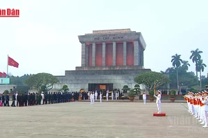 [Vídeo] Delegados al XIV Congreso Nacional del PCV rinden homenaje al Presidente Ho Chi Minh