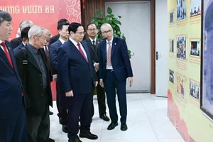 [Foto] Premier visita la Academia de Ciencias Sociales de Vietnam