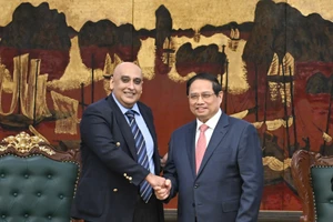 [Foto] Premier vietnamita recibe a ejecutivo del grupo Makara Capital Partners
