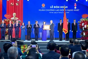 [Foto] Líder partidista de Vietnam asiste a conmemoración del establecimiento del Ministerio del Interior