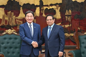 [Foto] Premier vietnamita se reúne con enviado especial del presidente de Corea del Sur