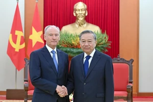 [Foto] Dirigente partidista de Vietnam se reúne con asistente del presidente de Rusia