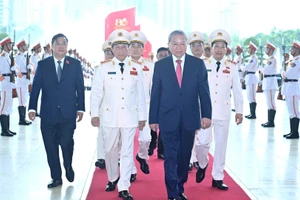 [Foto] Líder del PCV asiste a conmemoración del 80 aniversario de la Seguridad Pública Popular de Vietnam