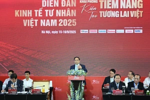 [Foto] Premier vietnamita asiste a diálogo de alto nivel del Foro del Sector Privado nacional