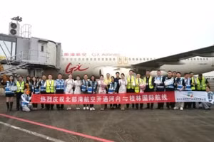 Ceremonia de bienvenida al primer vuelo de la ruta internacional Guilin-Hanói. (Foto: Oficina de Cultura, Radio, Televisión y Turismo de Guilin)