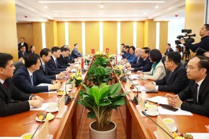 La reunión entre el Ministerio de Construcción de Vietnam y representantes de a Región Autónoma Zhuang de Guangxi (China). (Foto: Ministerio de Construcción)