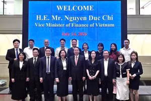 El Ministerio de Finanzas de Vietnam intercambia experiencias con Japón sobre el desarrollo del mercado de valores. (Foto: Comisión Estatal de Valores)