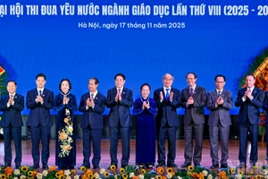 El presidente Luong Cuong y los delegados a la ceremonia.