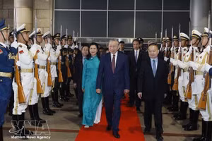 El secretario general del Partido Comunista de Vietnam y presidente del Estado, To Lam, junto con su esposa y una delegación de alto nivel, parte de Pekín hacia la ciudad de Nanning. (Foto: VOV)