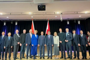 Delegados en el foro. 