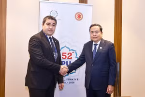 El presidente de la ANV, Tran Thanh Man, se reúne con el presidente del Parlamento de Georgia, Shalva Papuashvili. (Foto: Doan Tan/VNA)