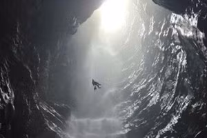 [Video] Hallan una nueva cueva con cascada en Phong Nha-Ke Bang