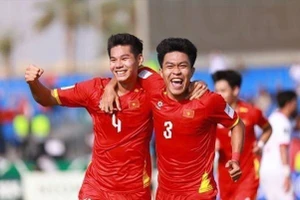 El defensor central Hieu Minh (número 4) anotó el 2-0 para Vietnam Sub-23. (Foto: AFC)