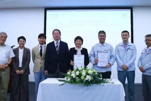 En la ceremonia de firma. (Foto: JICA)