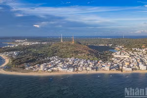 Phu Quy bajo el sol matinal tras días de mar agitado