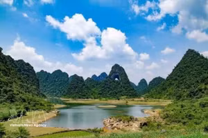 El Monte Ojo de Dios: un destino clave en el Geoparque de Cao Bang. (Foto: VNA)