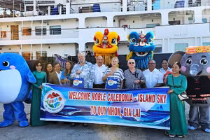 Gia Lai da la bienvenida a los turistas internacionales que llegan en el crucero Noble Caledonia-Island Sky.