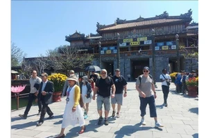 Turistas extranjeros en Vietnam. (Foto: VNA)