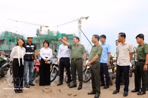 Representantes del Comando de Guardia del Ministerio de Seguridad Pública de Vietnam inspeccionan los preparativos. (Foto: VNA)
