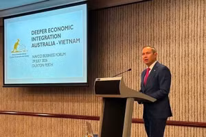 El primer ministro de Australia Occidental, Roger Cook, en el primer Foro Empresarial Vietnam–Australia en Perth, Australia Occidental. (Foto: VNA)