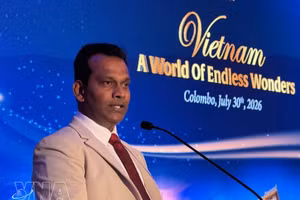 Ruwan Ranasinghe, viceministro de Turismo del Ministerio de Asuntos Exteriores, Empleo en el Extranjero y Turismo de Sri Lanka, interviene en la cita. (Foto: VNA)