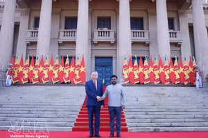El secretario general del PCV y presidente de Vietnam, To Lam, (izquierda) y el presidente esrilanqués, Anura Kumara Dissanayaka. (Foto: VNA)
