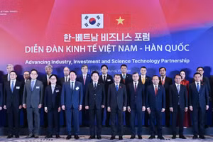 [Foto] Primer ministro vietnamita y presidente surcoreano asisten al Foro Económico Vietnam–Corea del Sur