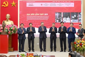 Líder partidista asiste al lanzamiento del portal del XIV Congreso del Partido Comunista de Vietnam