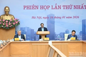 El primer ministro Pham Minh Chinh interviene en la primera reunión del Comité Directivo del Centro Financiero Internacional de Vietnam.