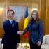 El embajador vietnamita en Rumanía, Le Vinh Thang, y la secretaria de Estado para Asuntos Estratégicos y Globales del Ministerio de Asuntos Exteriores de ese país, Ana Tinca. (Foto: Nhan Dan)