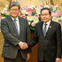 El presidente de la Asamblea Nacional de Vietnam, Tran Thanh Man, (derecha) recibe al secretario general ejecutivo interino del Partido Liberal Democrático de Japón (PLD), Hagiuda Koichi. (Foto: Nhan Dan) 