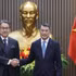 El primer ministro de Vietnam, Le Minh Hung, y el presidente del Banco de Japón para la Cooperación Internacional (JBIC), Maeda Tadashi. (Foto: VGP)