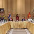La viceministra de Relaciones Exteriores Le Thi Thu Hang trabaja con asociaciones vietnamitas en la provincia de Udon Thani, en el noreste de Tailandia. (Foto: VNA)