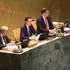 El embajador Do Hung Viet (centro), representante permanente de Vietnam ante la ONU, preside la conferencia. (Foto: VNA)