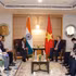 El secretario general del Comité Central del Partido Comunista y presidente de Vietnam, To Lam, recibe al asesor de Seguridad Nacional de la India, Ajit Doval. (Foto: VNA)