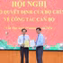 Do Thanh Binh (izquierda) nombrado secretario del Comité del Partido de Can Tho. (Foto: VNA)