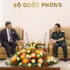 El general Phan Van Giang, viceprimer ministro vietnamita y titular de Defensa, y el subsecretario de Estado de Estados Unidos, Christopher Landau. (Foto: qdnd.vn)