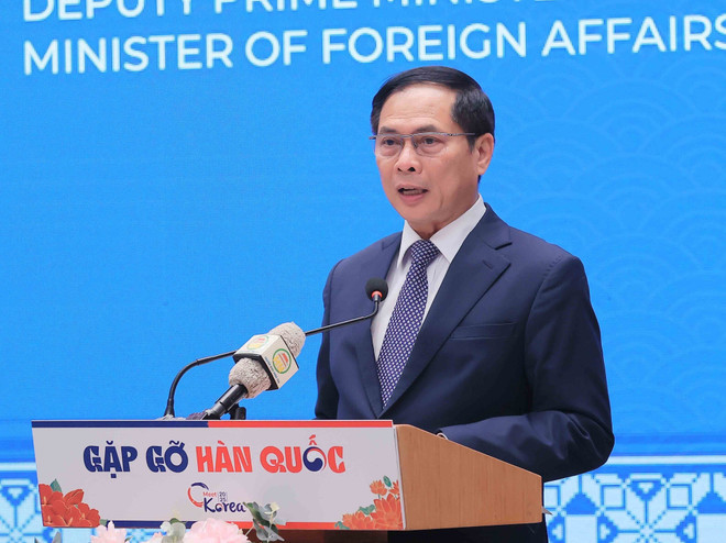 El viceprimer ministro y canciller de Vietnam, Bui Thanh Son, habla en el evento (Fuente: VNA) El viceprimer ministro y canciller de Vietnam, Bui Thanh Son, habla en el evento (Fuente: VNA)