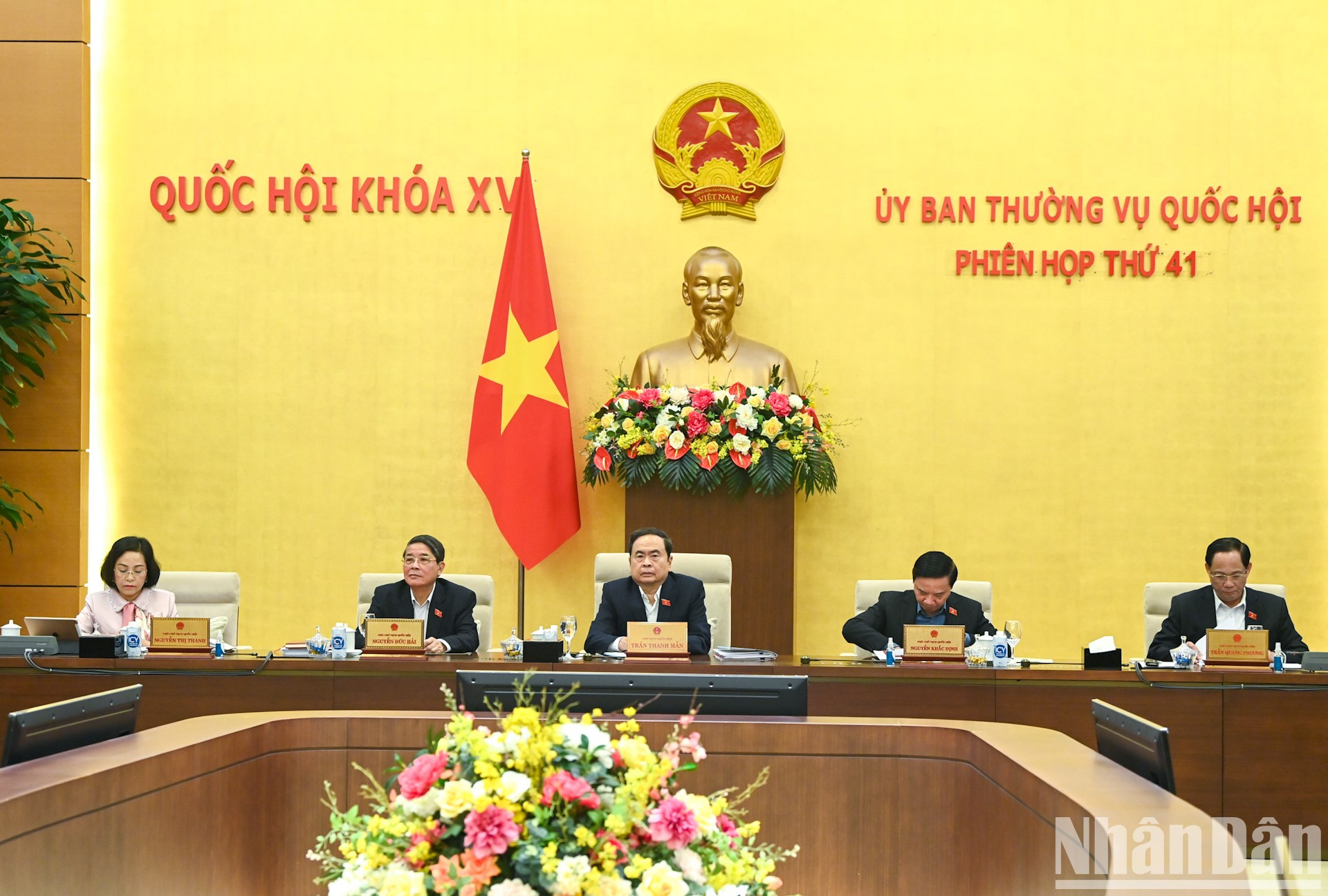 El presidente de la ANV, Tran Thanh Man, y los vicepresidentes del órgano legislativo.