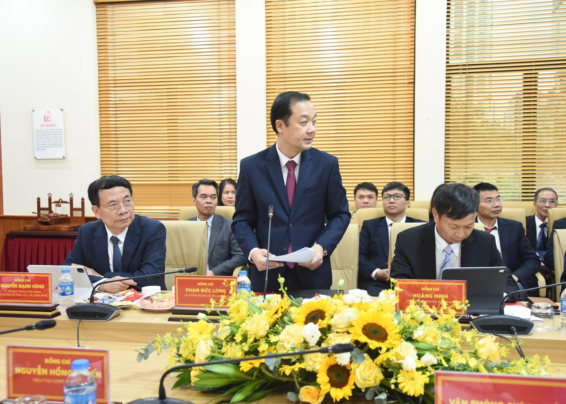 El viceministro de Ciencia y Tecnología, Pham Duc Long, pronuncia un discurso. El viceministro de Ciencia y Tecnología, Pham Duc Long, pronuncia un discurso.