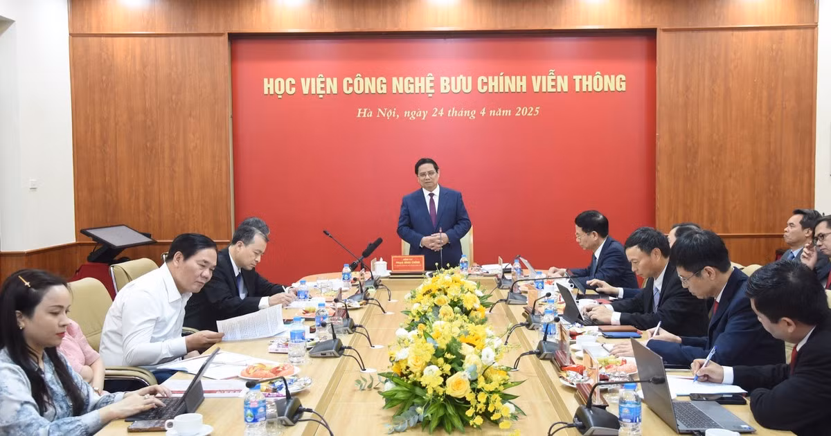 [Foto] Primer ministro trabaja en Academia de Tecnología de Correos y Telecomunicaciones