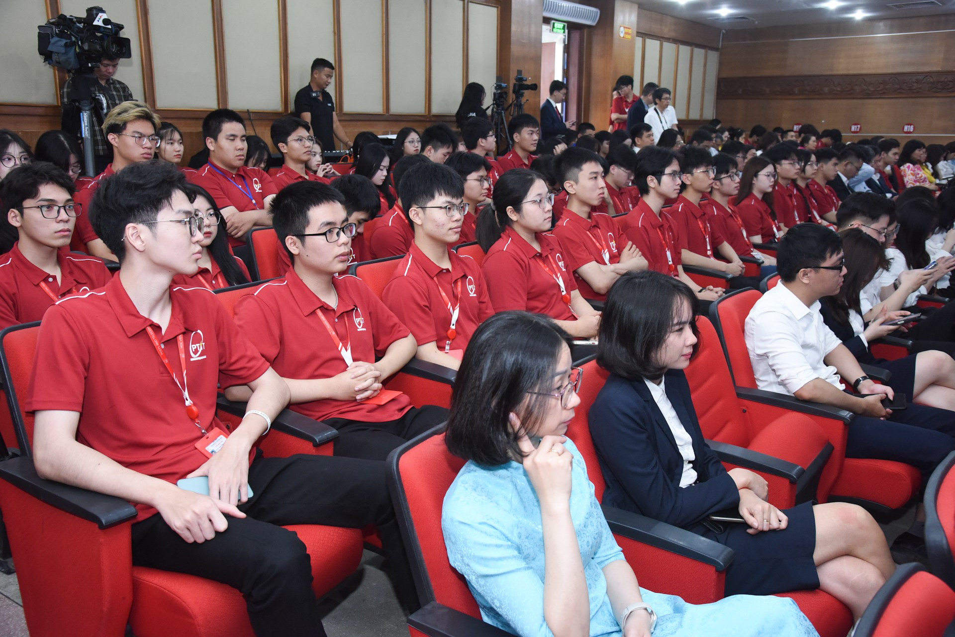 Delegados asistentes a la ceremonia. Delegados asistentes a la ceremonia.