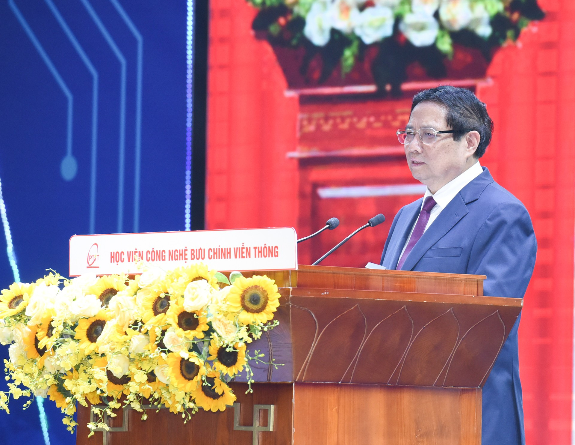 El primer ministro Pham Minh Chinh pronuncia su discurso. El primer ministro Pham Minh Chinh pronuncia su discurso.